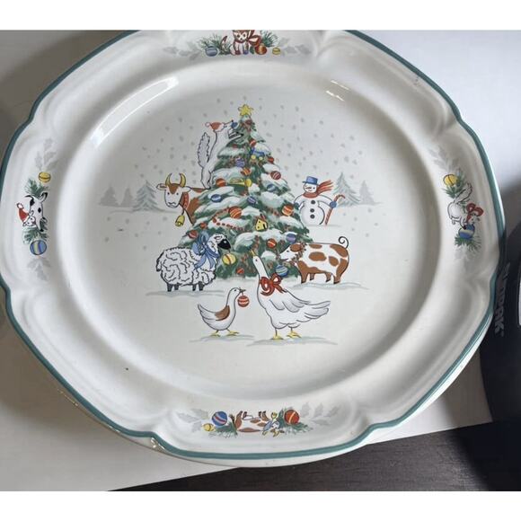 (4) International China Stoneware 11" Dinner Plates Country Christmas Pattern - Picture 3 of 9